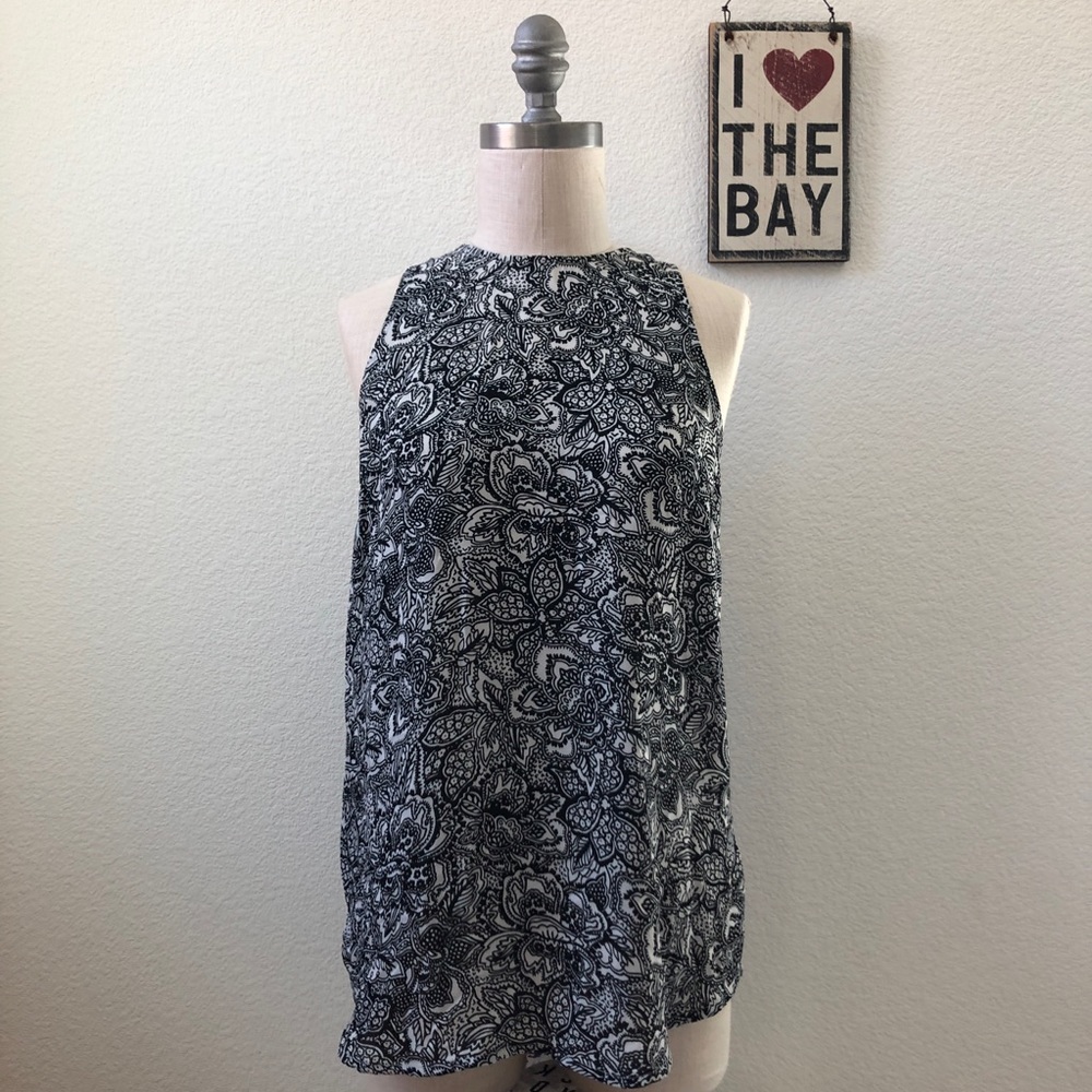 Who What Wear Black Floral Sleeveless Blouse